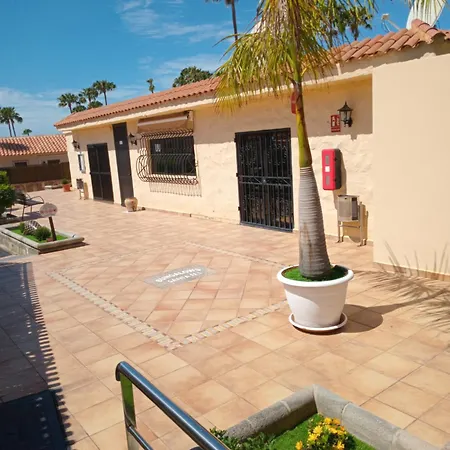 Santa Ferias * بلايا ديل إنغلز